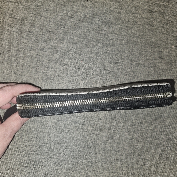 GUESS WOMENS SIGNATURE GLEESON SLG BLACK/GRAY WALLET - Picture 2 of 5